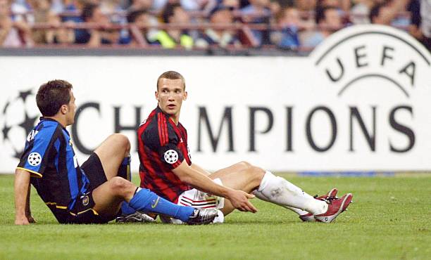 转型运动型后卫东契奇赛前做10个俯卧撑+单臂劈扣热身.